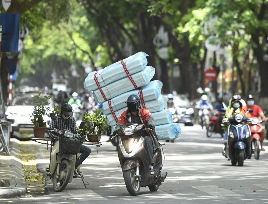 Gói hàng cồng kềnh dễ bị tính phí cao hơn dù trọng lượng nhẹ.